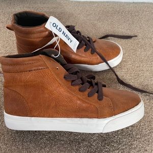 NWT Boys Hightop Shoes